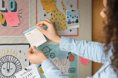 Tablă din plută cu sloganuri motivaționale