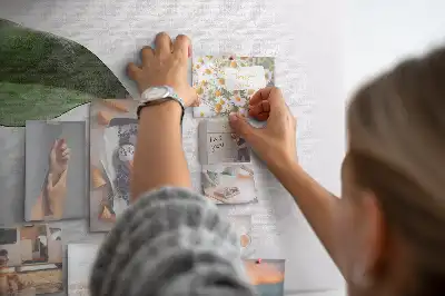 Panou din plută cu model abstract reprezentând frunze