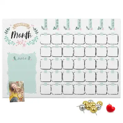 Calendar de perete din plută