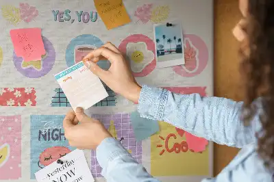 Panou de plută pentru planificator școlar