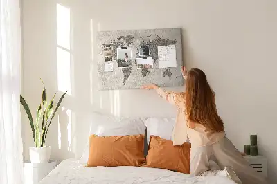 Panou din plută Harta lumii cu design de ziar