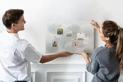 Tablou din plută cu design abstract cu mingi