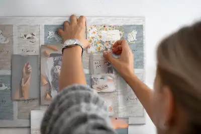 Panou din plută cu calendar și imprimeu cu pisici