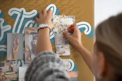 Panou din plută cu mesajul Să mergem într-o călătorie