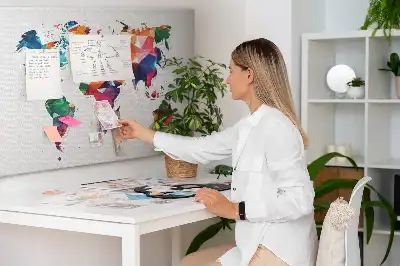Panou din plută Hartă a lumii cu model triunghiuri