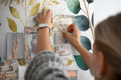 Tablă din plută cu model de frunze de plante