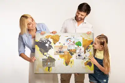 Panou din plută cu hartă abstractă a lumii