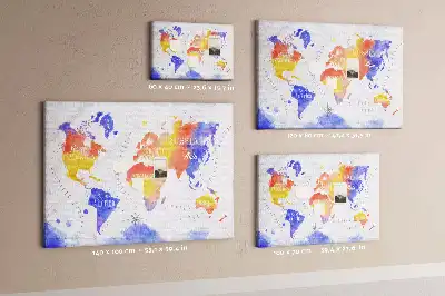 Panou din plută cu hartă a lumii pictată artistic