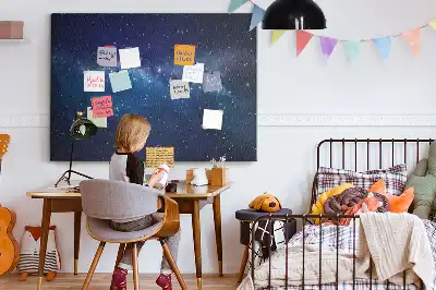 Tablă de plută cu design stelar pe fond închis