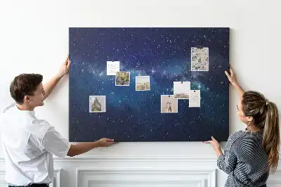 Tablă de plută cu design stelar pe fond închis