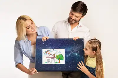 Tablă de plută cu design stelar pe fond închis