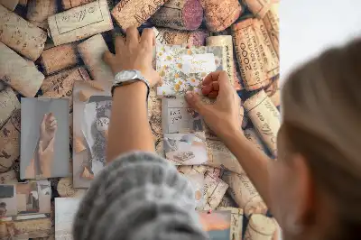 Panou din plută cu motive viticole și dopuri
