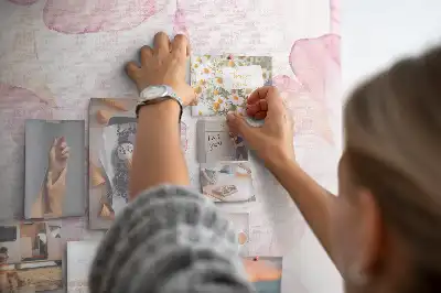 Panou din plută cu motiv petale în acuarelă