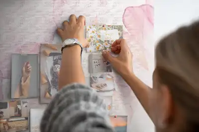 Panou din plută cu motiv petale în acuarelă