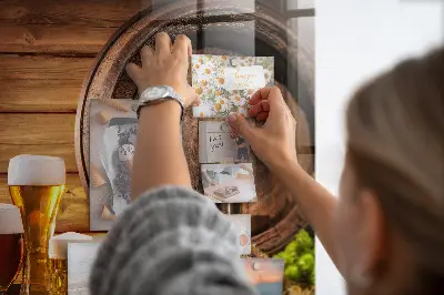 Tablă magnetică în formă de butoi de bere