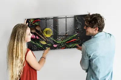 Tablă magnetică pentru condimente pe tejghea