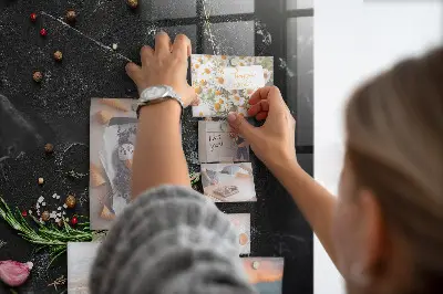 Tablă magnetică pentru condimente pe tejghea