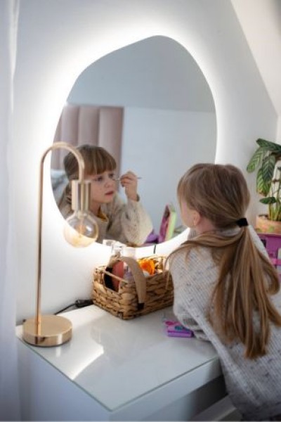 Ce oglindă pentru măsuța de toaletă va funcționa cel mai bine? Alegeți-o pe cea perfectă pentru interiorul dvs