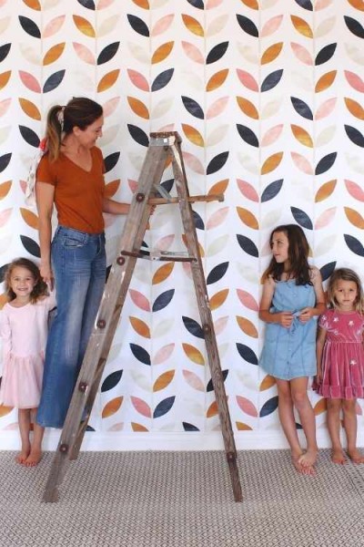 Tapet pentru un perete - cum să adăugați model și culoare spațiului